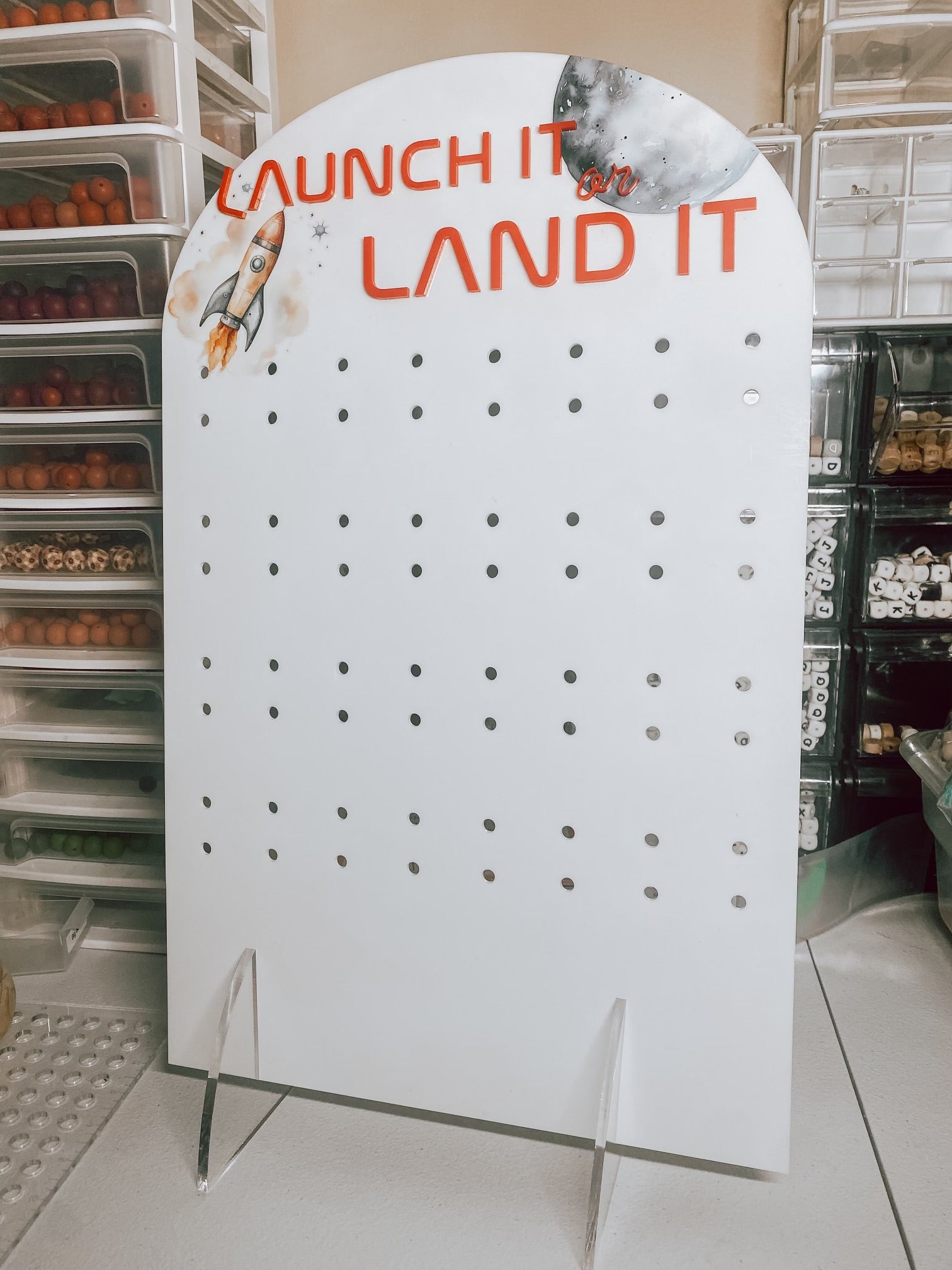 Tabletop acrylic pegboard